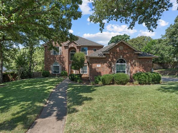 725  Big Horn Trail , Crowley Texas 76036
