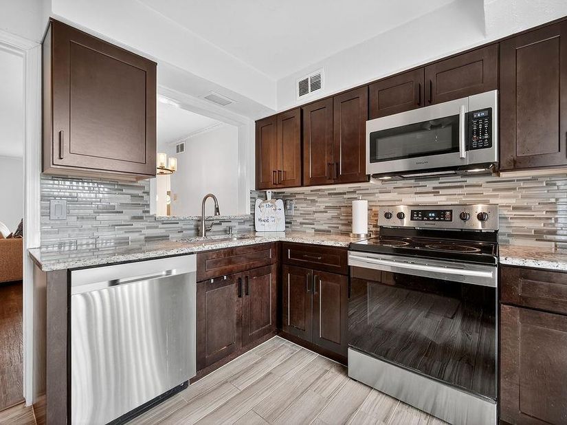 3609  Parkridge Drive  204, Dallas Texas 75234