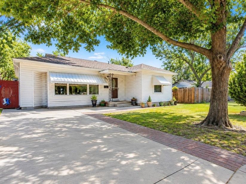 5041  Fairfax Street , Fort Worth Texas 76116