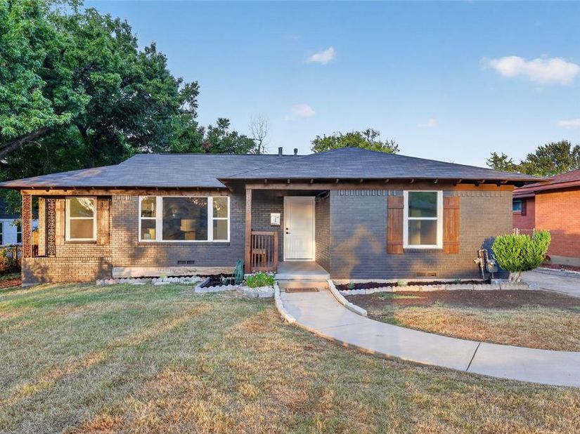 835  Glen Arbor Drive , Dallas Texas 75241
