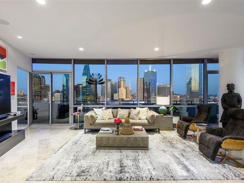 2200  Victory Avenue  2304, Dallas Texas 75219