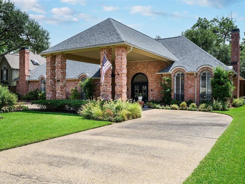 6822  Meadow Road , Dallas Texas 75230