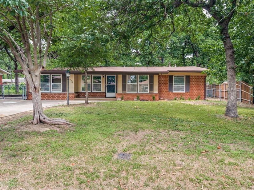 1305 W Lavender Lane , Arlington Texas 76013
