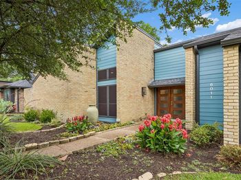 6011  Davenport Road 
