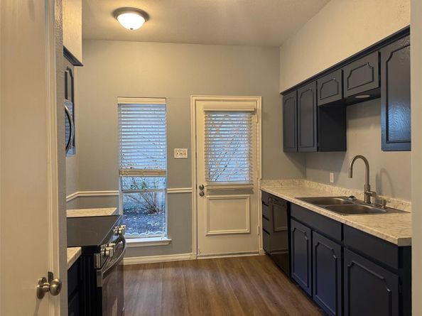 4320  Bellaire Drive S 102W, Fort Worth Texas 76109