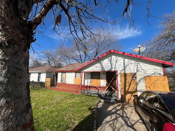 3919 E Berry Street , Fort Worth Texas 76105