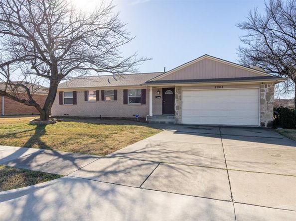2904  Mark Twain Drive , Farmers Branch Texas 75234