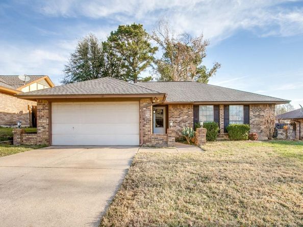 209  Ginger Lane , Euless Texas 76039
