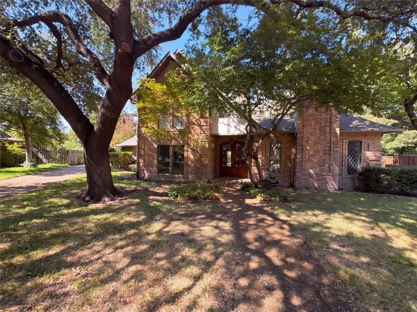 2913  Bedfordshire Lane , Plano Texas 75075