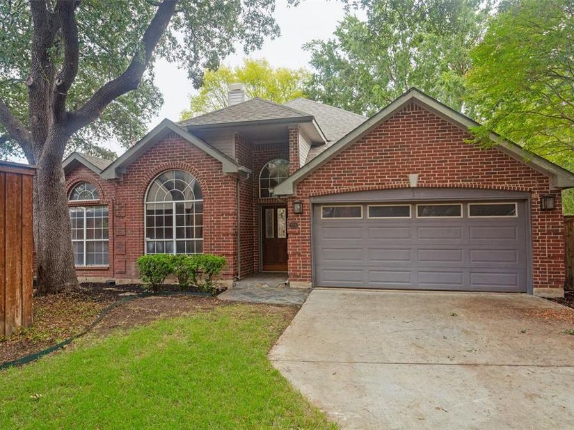 300  Black Rock Court , Irving Texas 75063