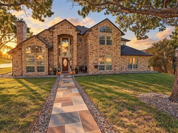 1601 N Hills Drive 