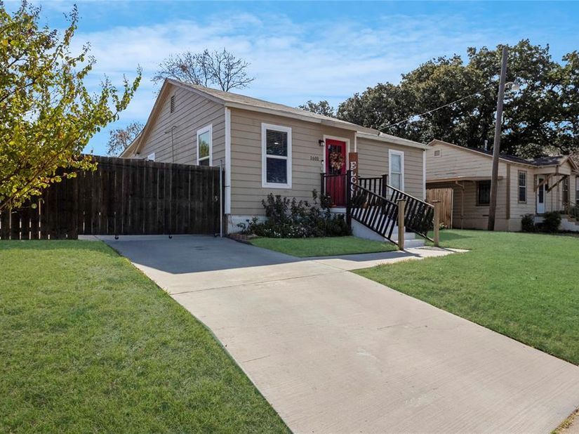 1601  Andrew Avenue , Fort Worth Texas 76105