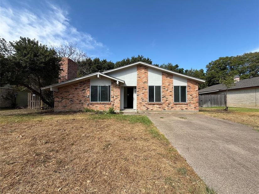 2610  Fallcreek Street , Arlington Texas 76014