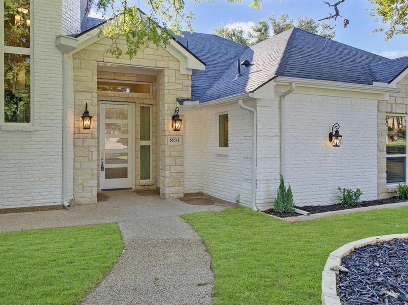 801  Highwoods Trail , Fort Worth Texas 76112