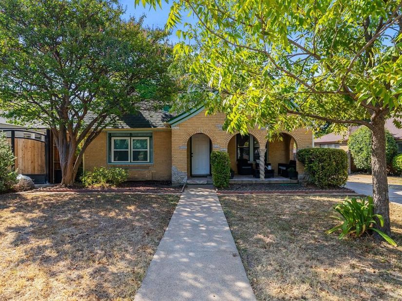 2807  Cain Boulevard , Dallas Texas 75211