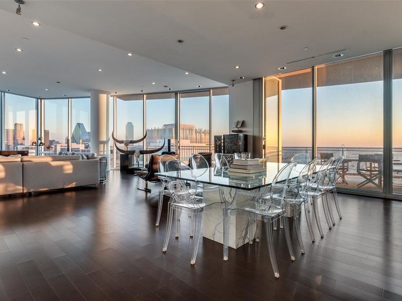 2900  Mckinnon Street  2701, Dallas Texas 75201