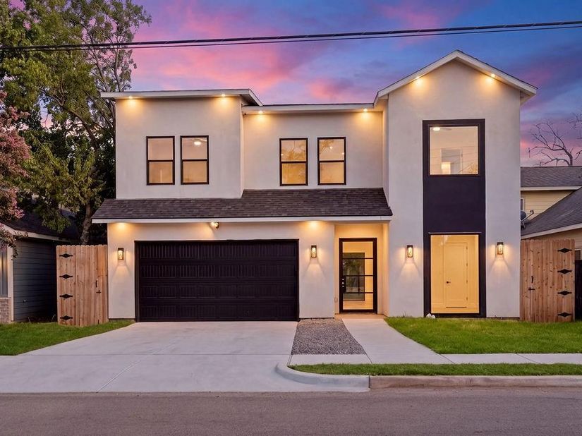 1727  Toronto Street , Dallas Texas 75212