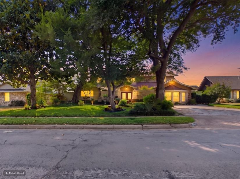 9335  Whittenburg Gate  , Dallas Texas 75243