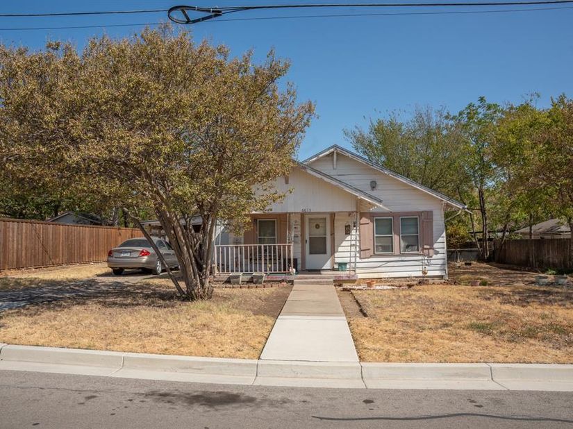 6613  Routt Street , Fort Worth Texas 76112