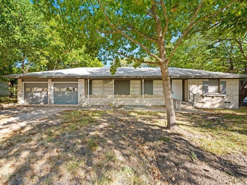 305  Valleyglen Drive , DeSoto Texas 75115