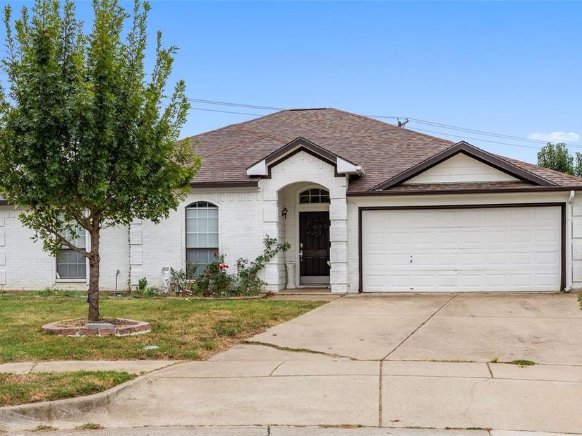 1112  Fawn Meadow Trail , Kennedale Texas 76060