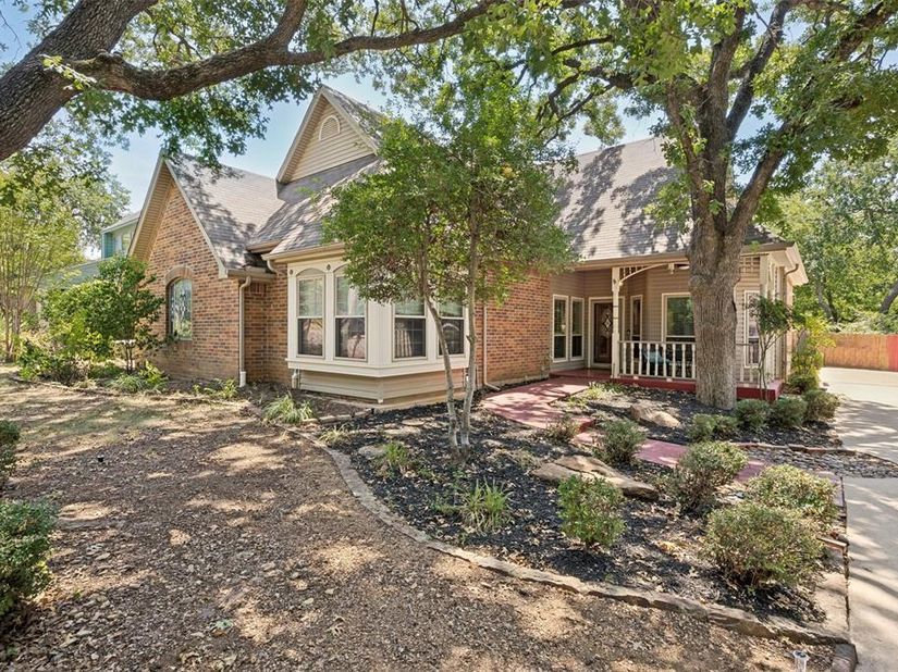 1925  Highland Park Circle , Denton Texas 76205