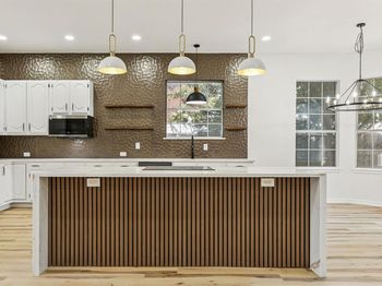 915  Inverness Circle 