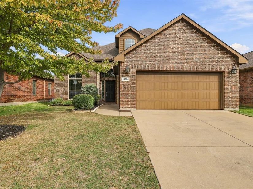 13204  Larks View Point , Fort Worth Texas 76244
