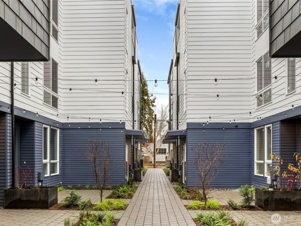 8045 F Mary Avenue NW, Seattle WA 98117