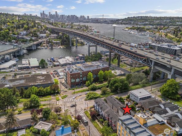 672 NE 40th St, Seattle WA 98105