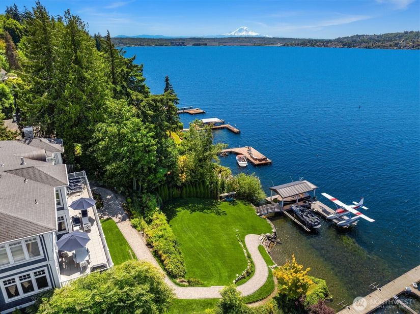 8233 W Mercer Way, Mercer Island WA 98040
