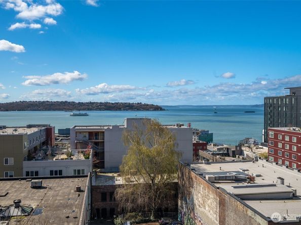 2414 1st Avenue 413, Seattle WA 98121