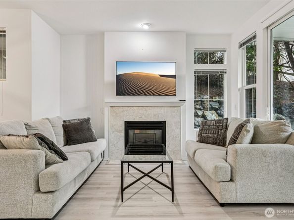 23760 SE 52nd Lane 141, Issaquah WA 98029