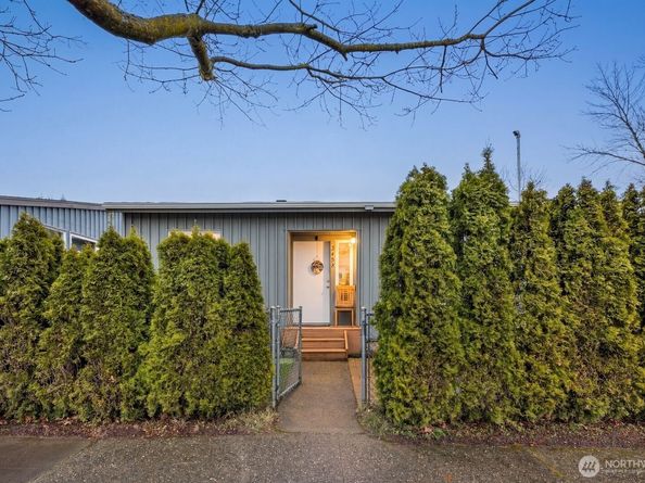9452 25th Avenue SW, Seattle WA 98106