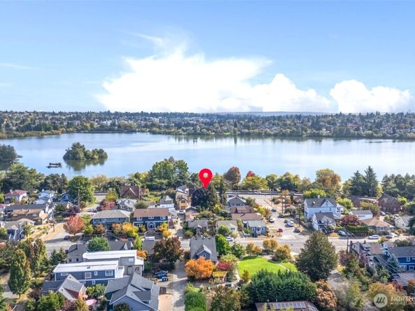 6707 Aurora Avenue N, Seattle WA 98103