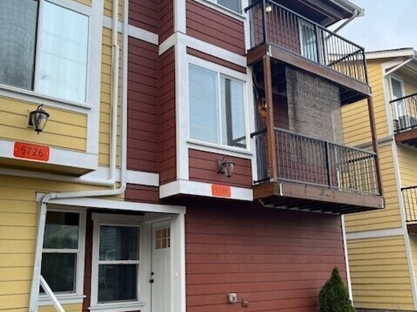 5728 Roosevelt Way NE, Seattle WA 98105