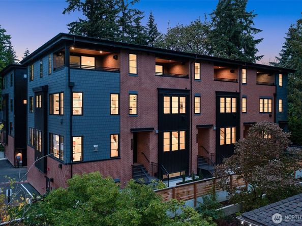 11223 NE 13th Lane, Bellevue WA 98004