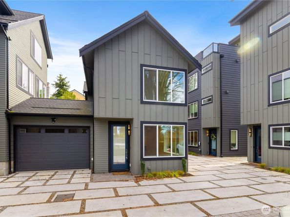 115 N 105th Street B, Seattle WA 98133