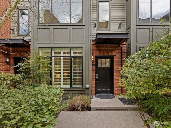 10595 NE 12th Place 102, Bellevue WA 98004