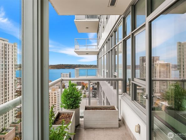 588 Bell Street 2405S, Seattle WA 98121