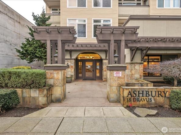 18 Dravus Street 207, Seattle WA 98109