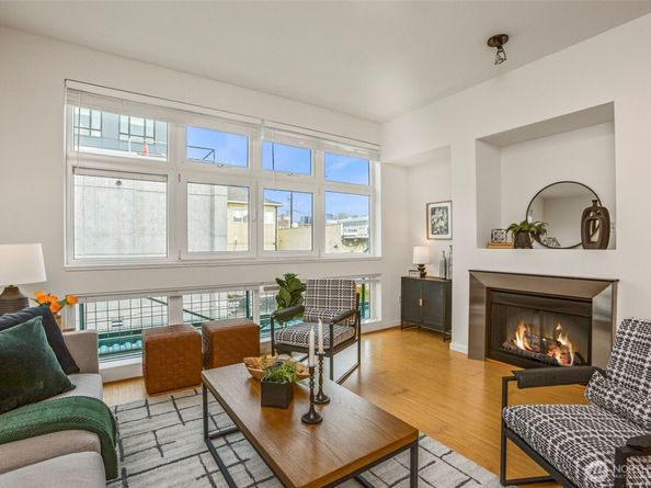 17 W Mercer Street 218, Seattle WA 98119