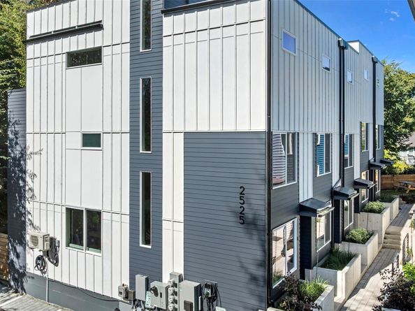 2525 29th Avenue S E, Seattle WA 98144