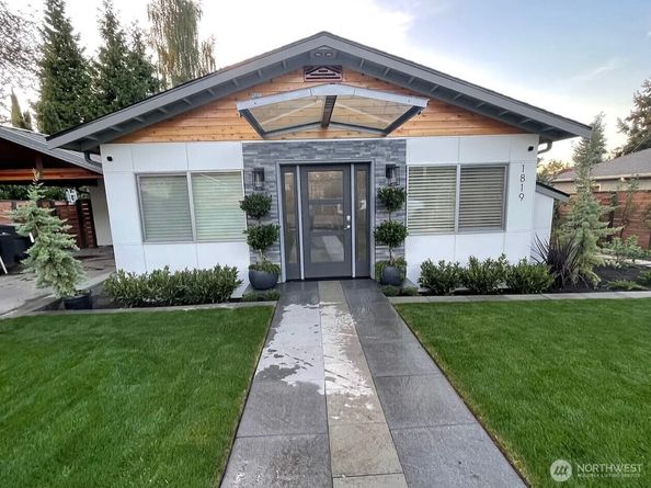 1819 7th Street W, Kirkland WA 98033