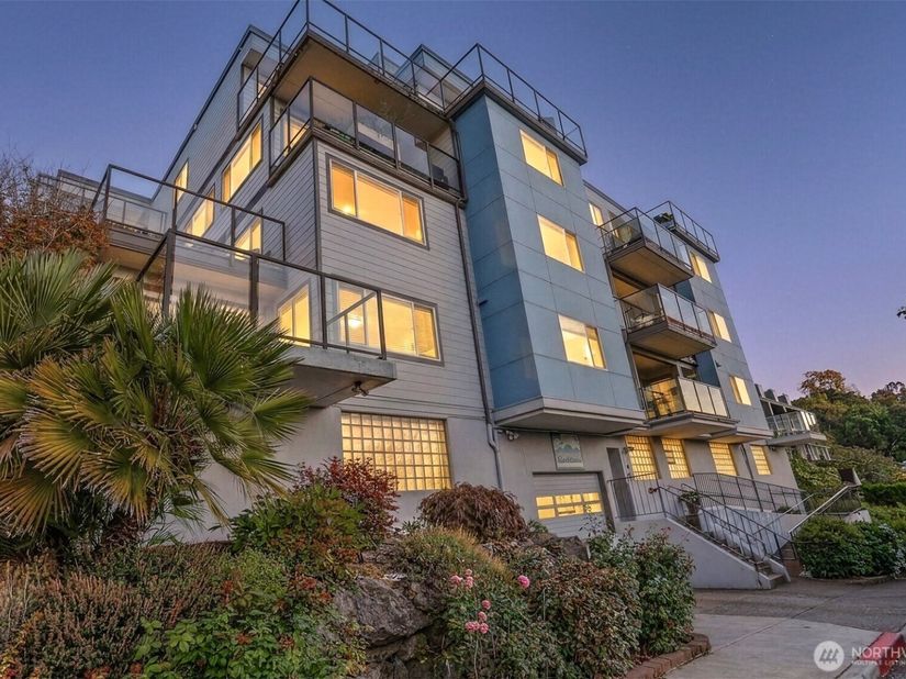 2040 13th Avenue W 11, Seattle WA 98119