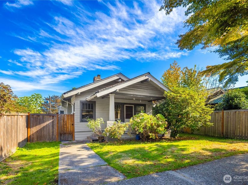 2570 5th Avenue W, Seattle WA 98119