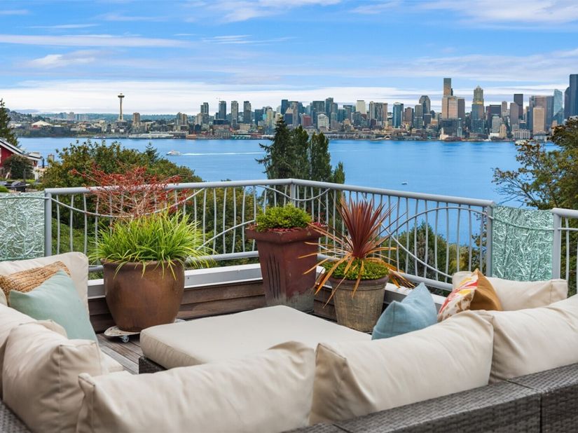 1718 Palm Avenue SW, Seattle WA 98116