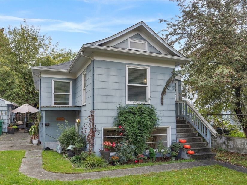 3852 Courtland Place S, Seattle WA 98118