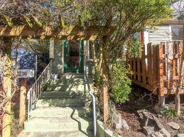 2214 N 60th Street, Seattle WA 98103