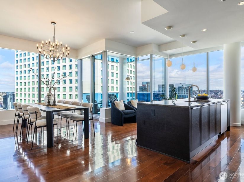 737 Olive Way 3702, Seattle WA 98101